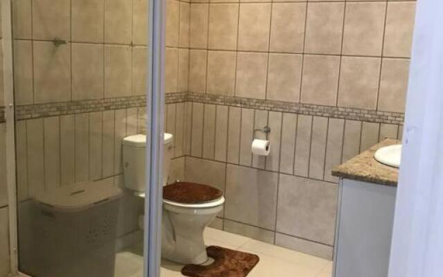 Luxury3 bedroom 6 sleeper penthouse apartment in Shellybeach