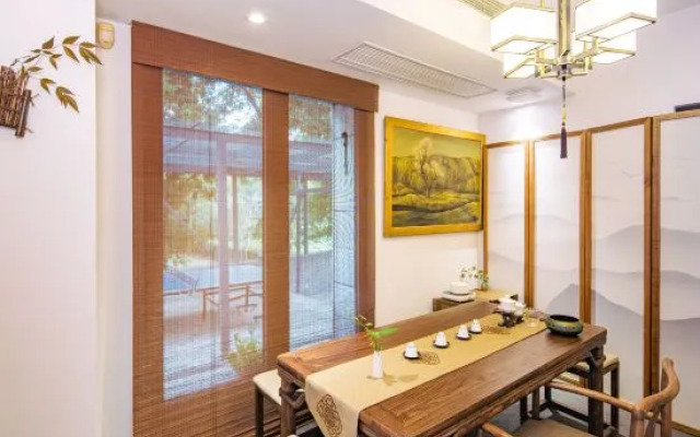 Xunrong House