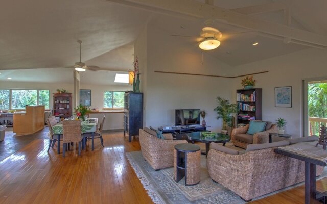 Maluhia Hale 3 Bedroom Home by RedAwning