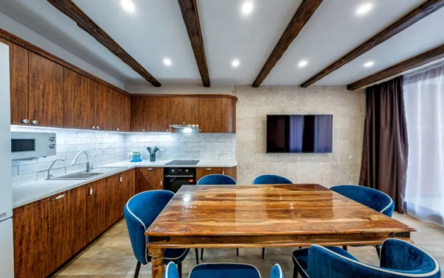 Апартаменты Фамилия Делюкс на улице Строителей, д.3