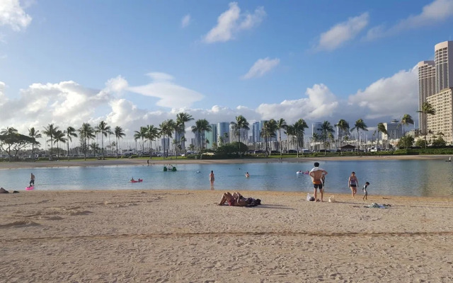 Renovated one bedroom 2 min to the beach