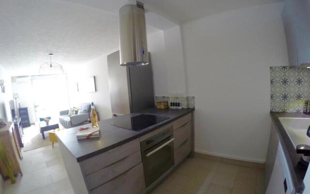 Nouvelle annonce : Appartement rénové de 66m2 pleine vue mer!