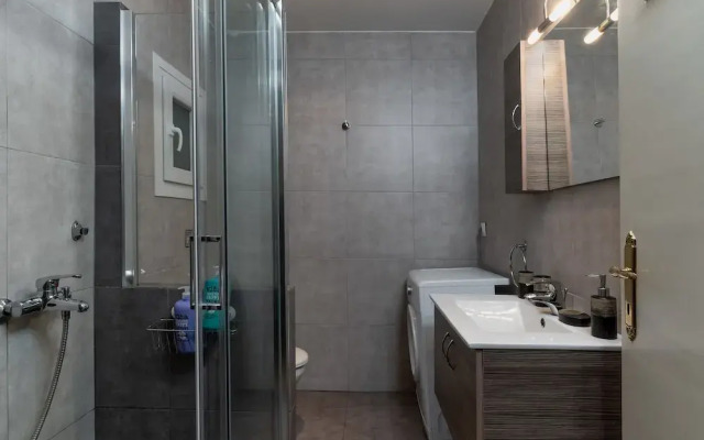Apartment at the foothills of Acropolis