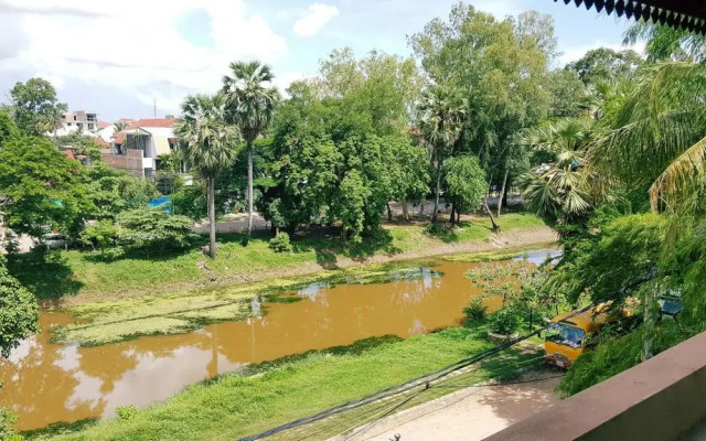 Angkor Riverside Hotel