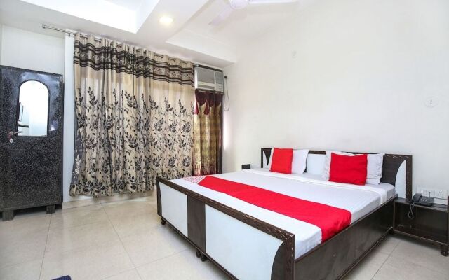 OYO 24978 Maryada Hotel