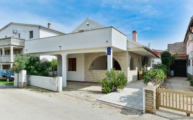Apartments Salitrežić