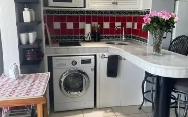 Luxury Condo just steps away from the Beach!