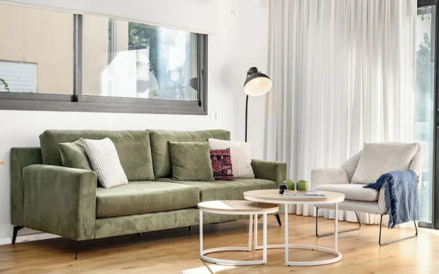 Sunny Chic in TLV Center by Sea N' Rent
