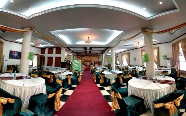 Royal Reward Resort