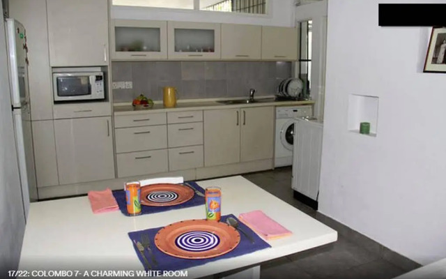 Colombo 7 - A Charming White Room
