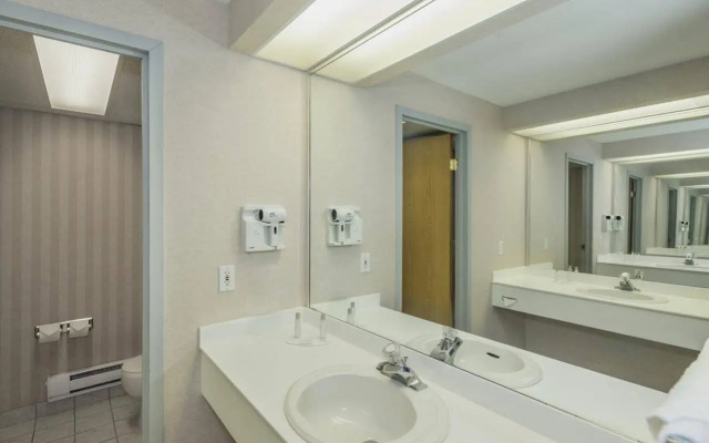 Fairfield by Marriott Niagara Falls, Canada