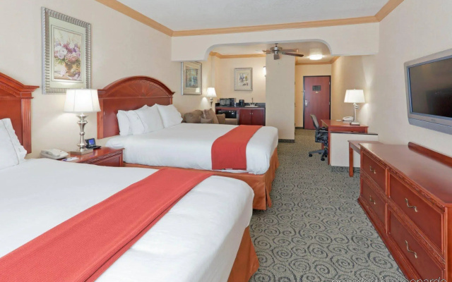 Holiday Inn Express and Suites Bakersfield Central by IHG