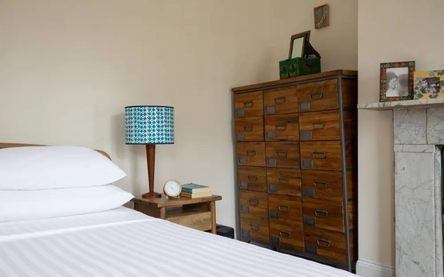 Englefield Road by Onefinestay