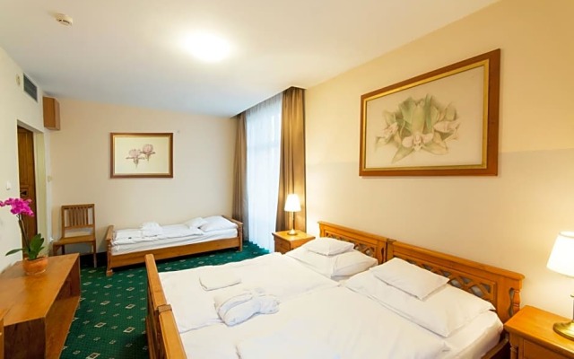 Orchidea Hotel Lipót