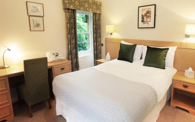 Victoria Square Hotel