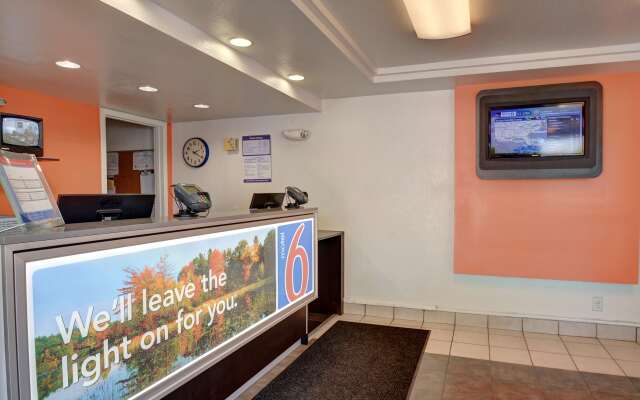 Motel 6 Chicopee, MA - Springfield