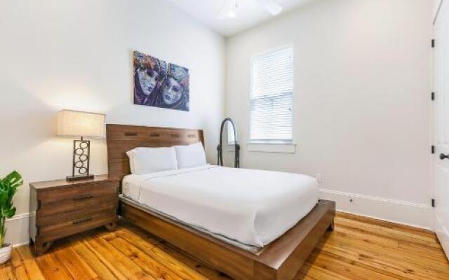 Stunning 3BR on Carondelet by Hosteeva