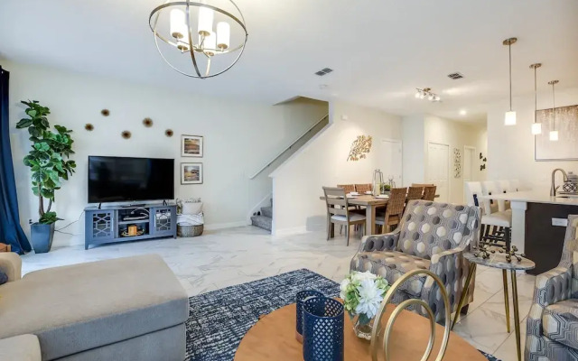 5 Bedroom 4 Bathroom Storey Lake
