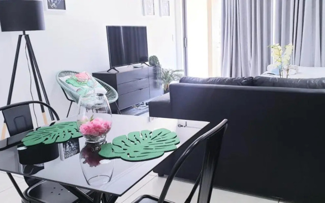 Secure, Self-catering Studio in Sunninghill, Sandton