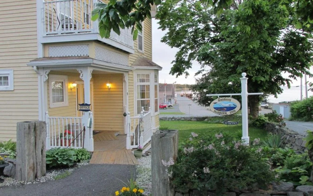 Louisbourg Harbour Inn