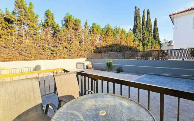 La Magenta Apartments