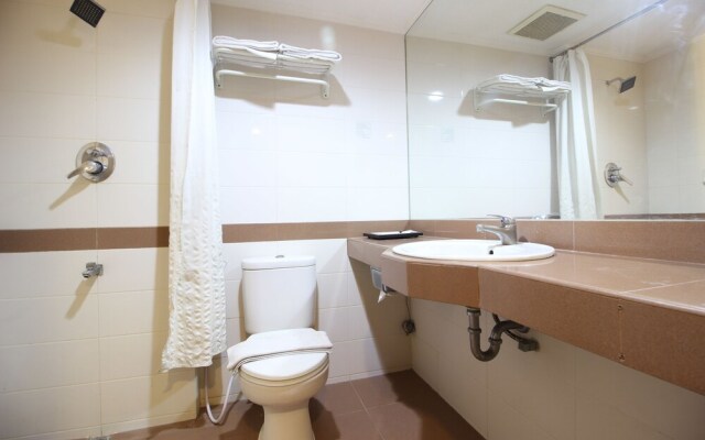RedDoorz Premium @ Slamet Riyadi 2