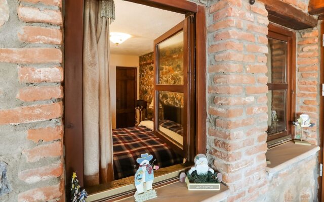 Lavish Holiday Home in Pella with Jacuzzi