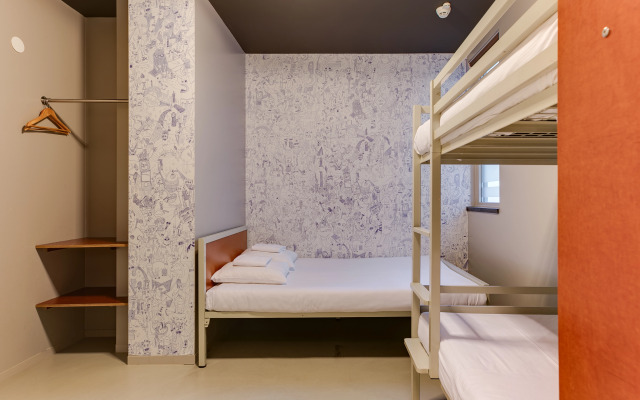 ClinkNOORD - Hostel