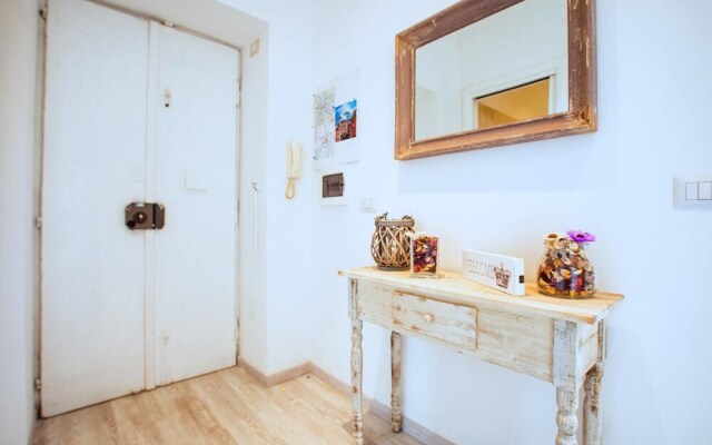 Romantic Flat With Large Terrace Close to S. Peter