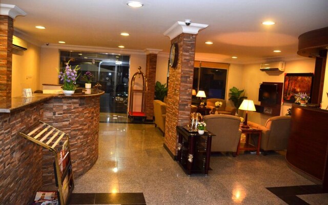 OYO 415 Golden Gate Hotel