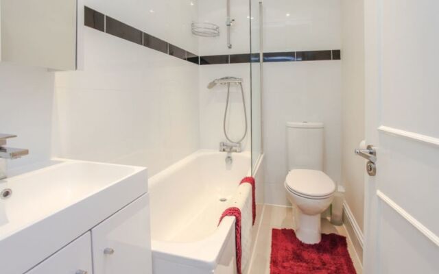 1-bedroom modern flat just off Oxford st