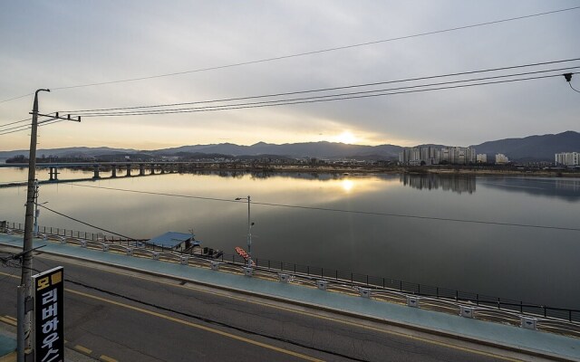 Yangpyeong River House