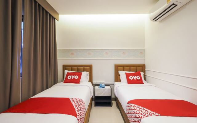 OYO 781 Newravan Bangkok