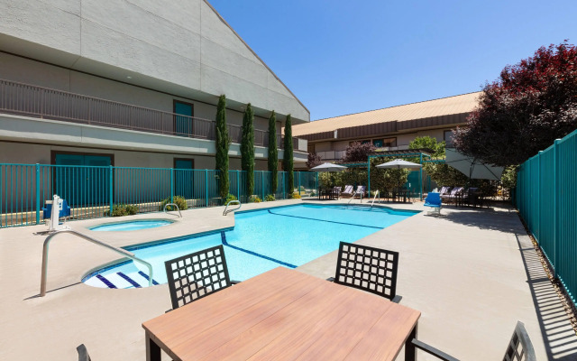 Ramada by Wyndham El Paso