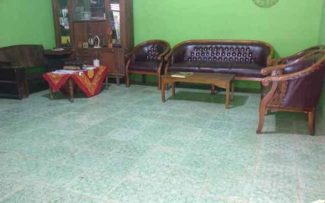 Adji Homestay