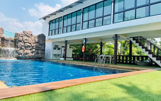 Phuranya Resort