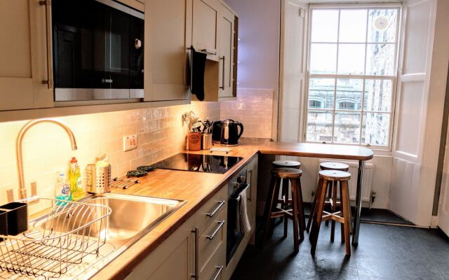 3 Bedroom Apartment On The Royal Mile