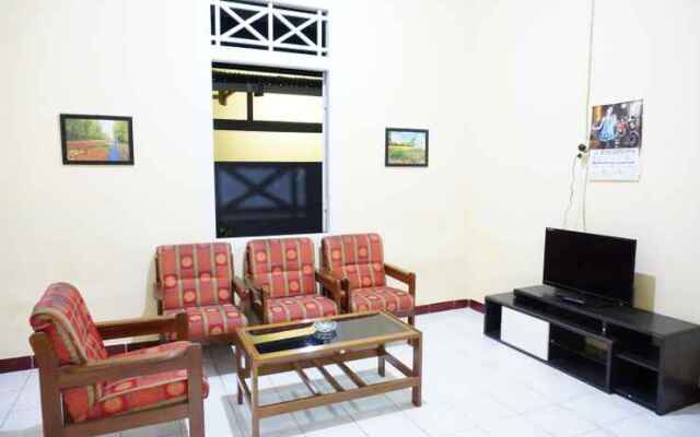 R7 Homestay Nani Wartabone