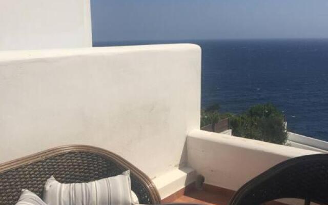 Κυκλαδίτικη μεζονέτα με πισίνα και απεριόριστη θέα