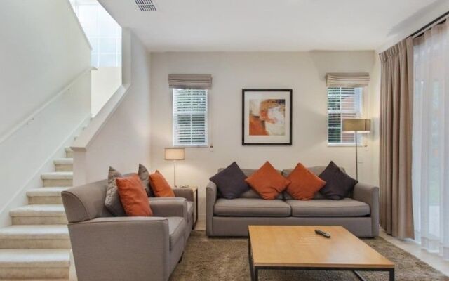 Copper's - 3 Br townhouse by RedAwning