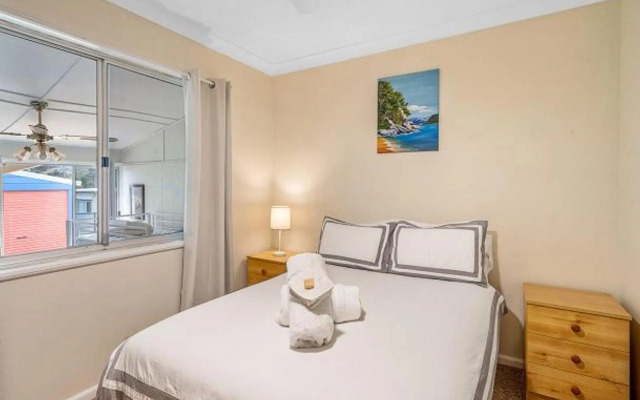 Walk to Everything In Huskisson Central Location and Sleeps 10