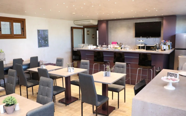 HOtello Guest Suites