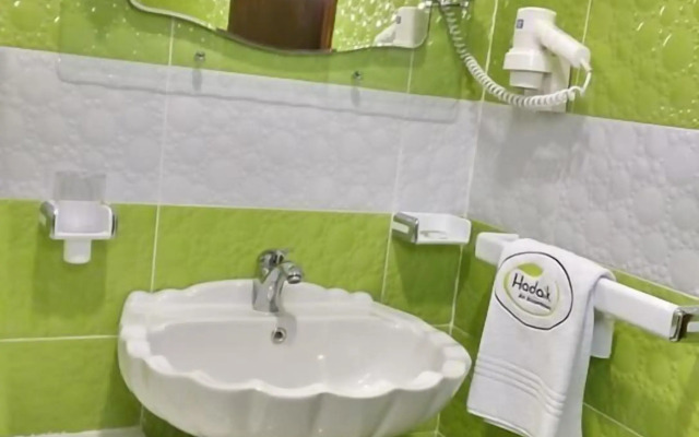 Hotel Hadaik Ain Asserdoune