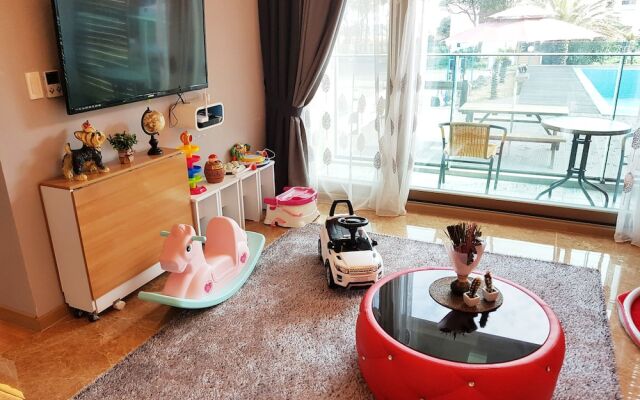 Memoria Pool Villa Family Pension