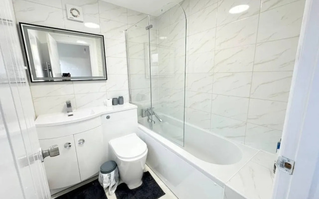 Southsea 5-bed Seaside Retreat- Sleeps 11 & Garden