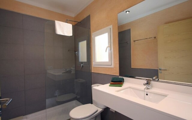 Villa - 4 Bedrooms with Pool and WiFi - 103196