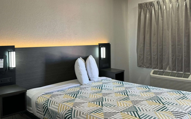 Motel 6 Bradenton, FL