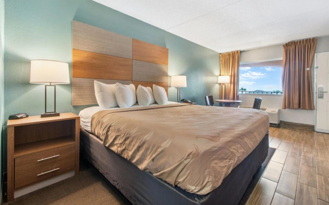 Beachfront Palms Hotel Galveston
