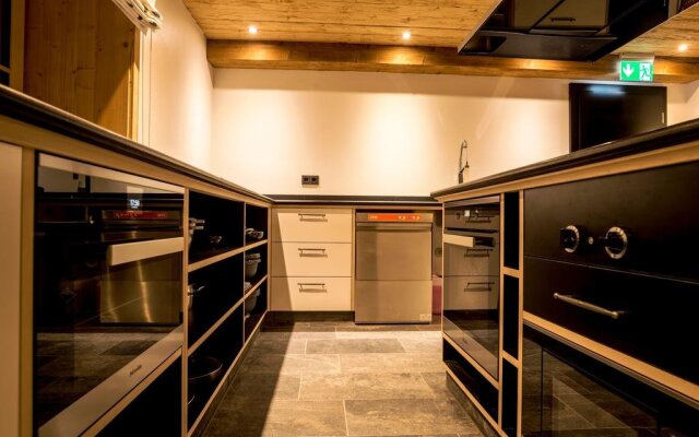 Alpen Select Lodge for 16-24 People