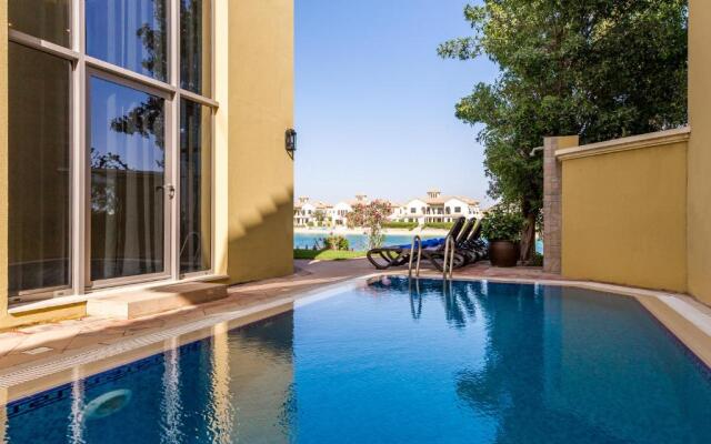 Beautiful 5BR Villa with Private Pool on Palm Jumeirah by Deluxe Holiday Homes